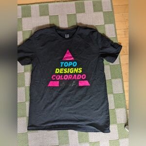 Topo men's graphic tee